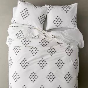 Urban outfitters tufted duvet cover